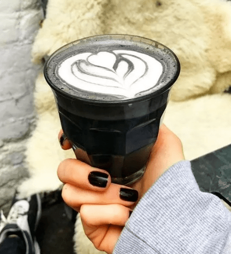 Margo bebeu Black Latte para perder 7 quilogramos